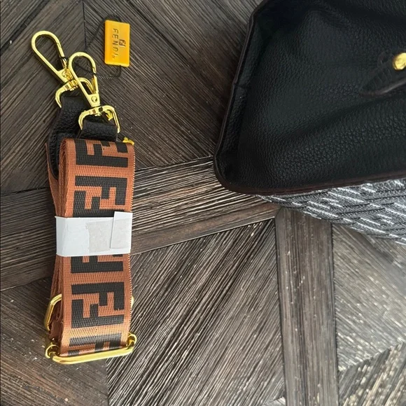 Black Designer Inspired Logo Handbag with Gold Hardware - Picture 10 of 11